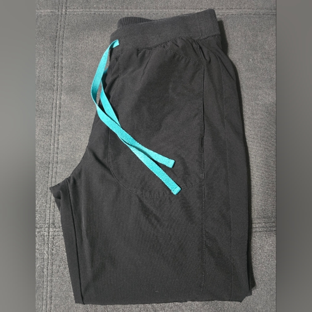 Figs Scrubs FIONlite Qua Black